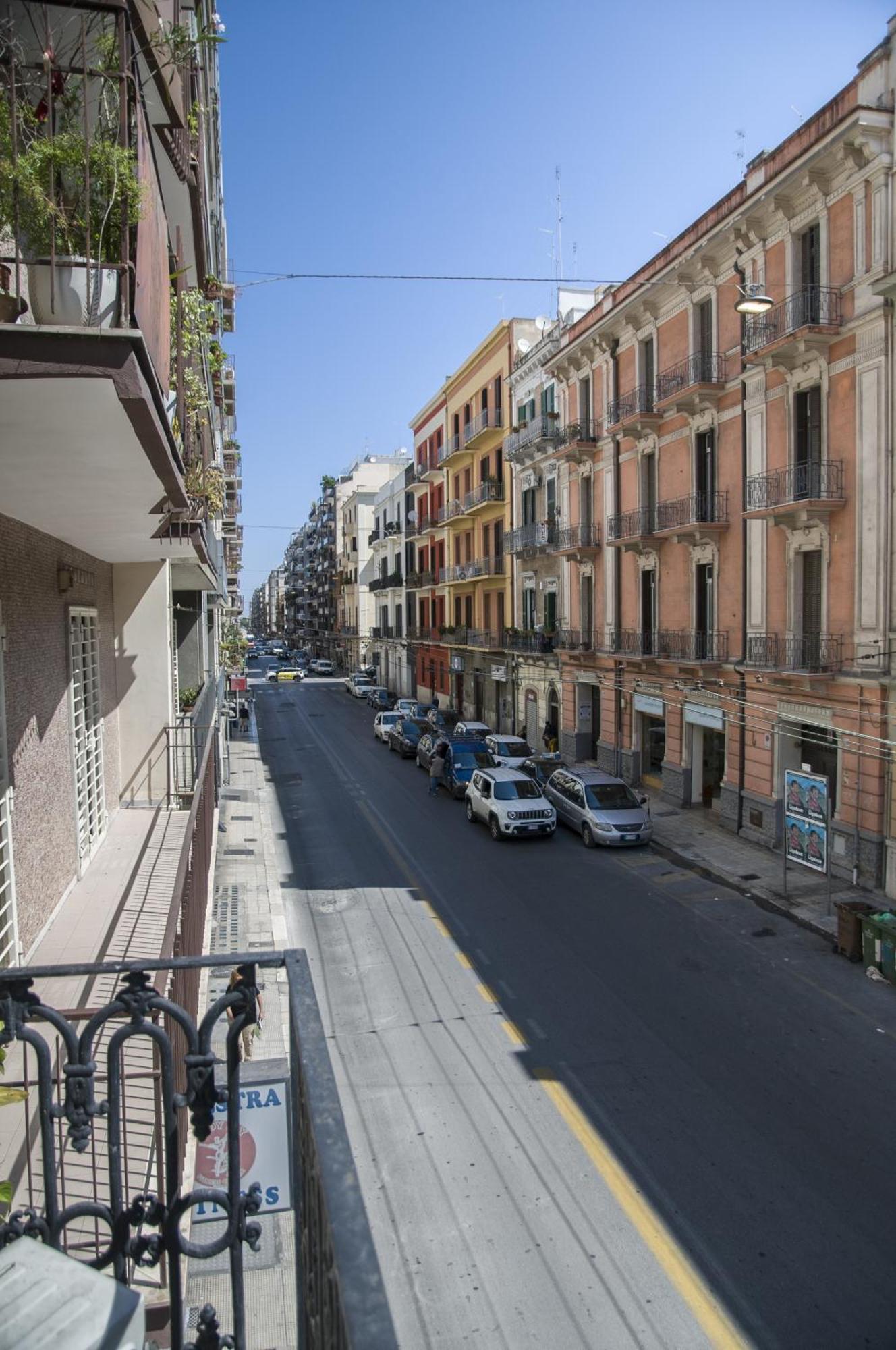 Palazzo Italia Apartments Бари Экстерьер фото